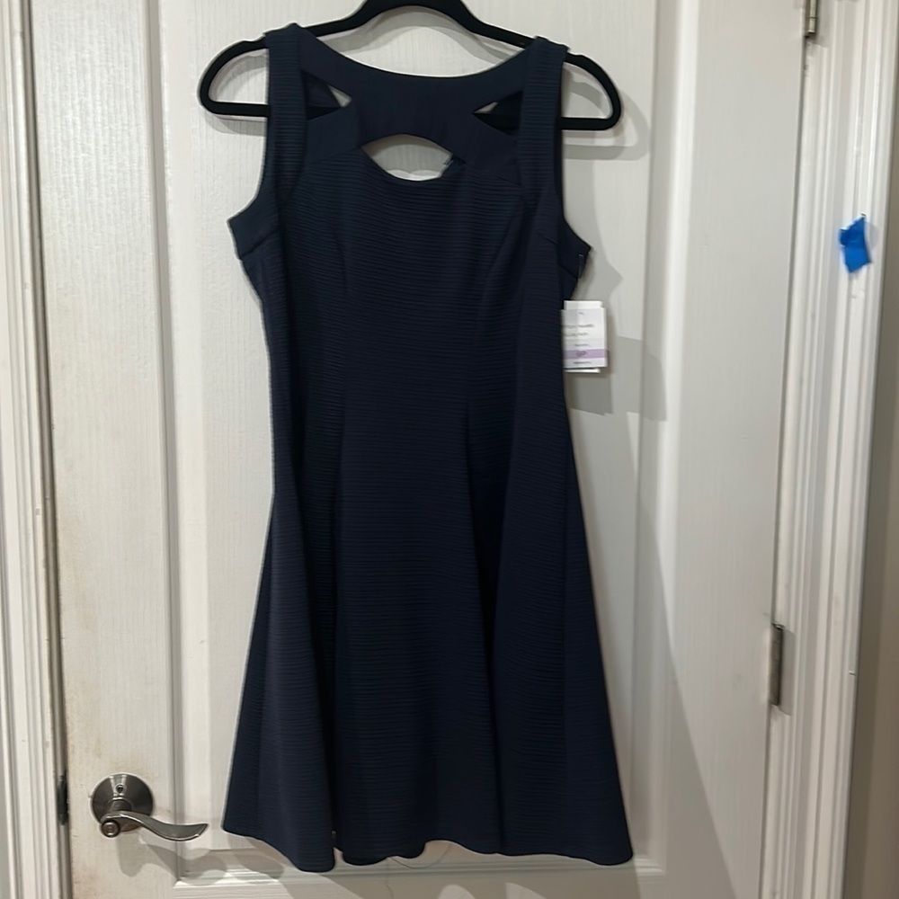 Gabby + Skye Sz 6P navy cut out dress